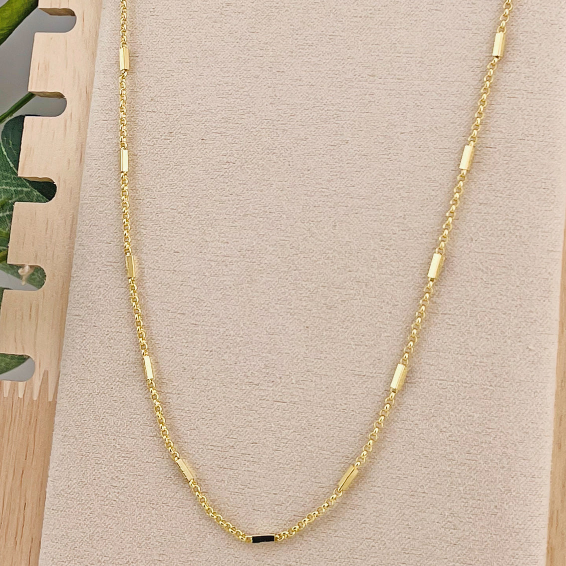 Feine Halskette mit eingesetzten Goldbarren Samiah