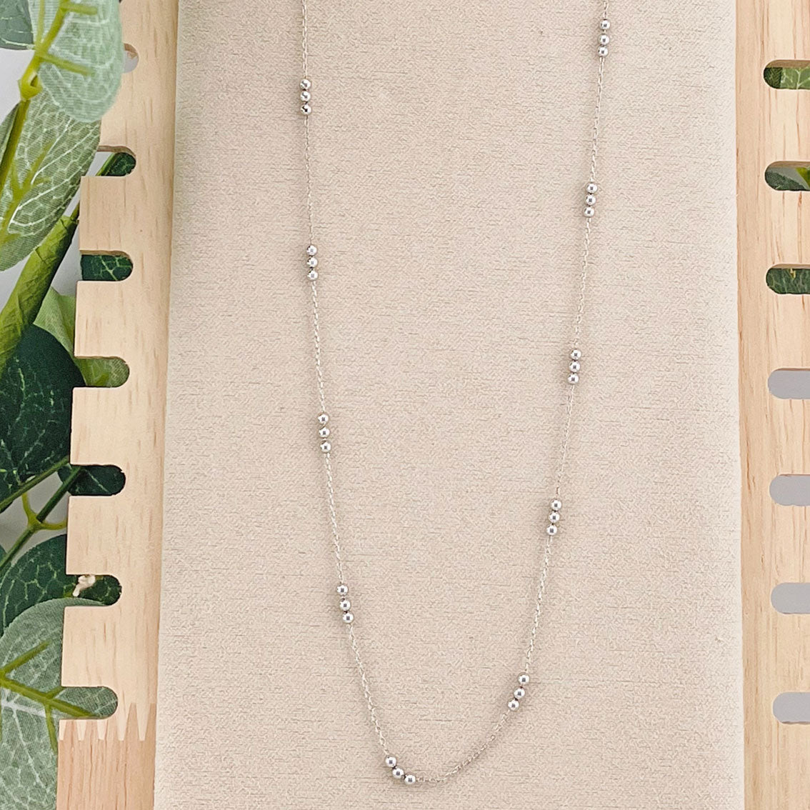 Feine Halskette mit kleinen Silberkugeln Ethia