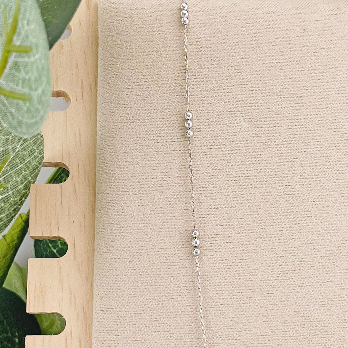 Feine Halskette mit kleinen Silberkugeln Ethia