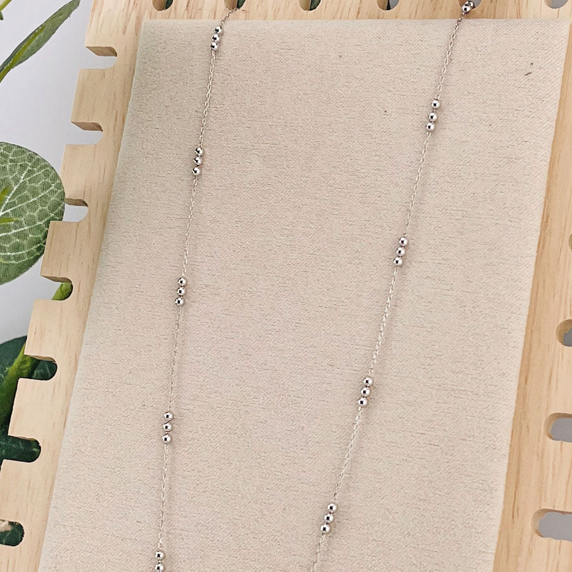 Feine Halskette mit kleinen Silberkugeln Ethia