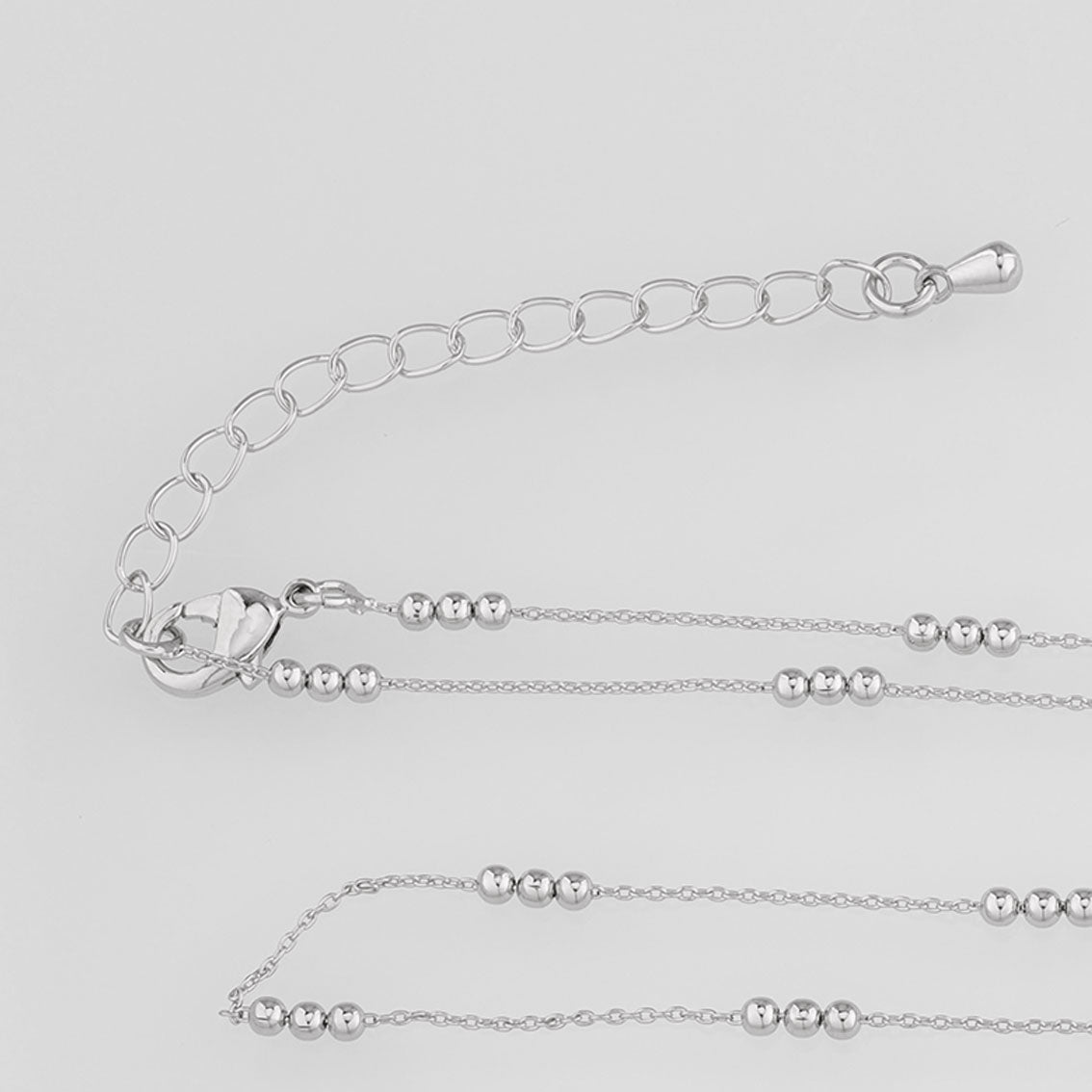 Feine Halskette mit kleinen Silberkugeln Ethia