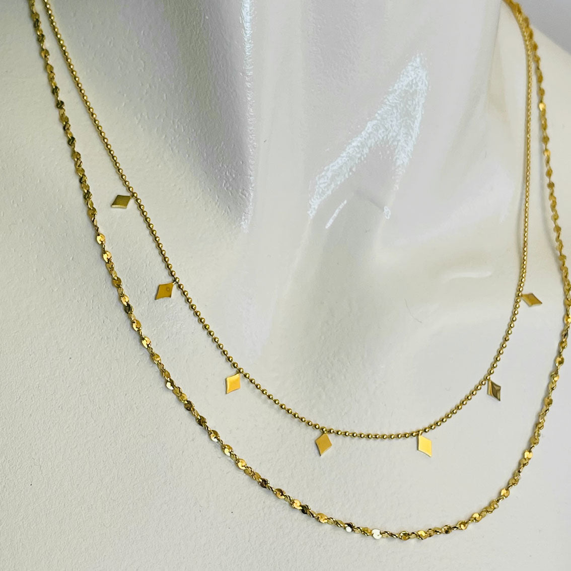 Feine doppelte Halskette Gold mit Rauten und Goldperlen Emeline