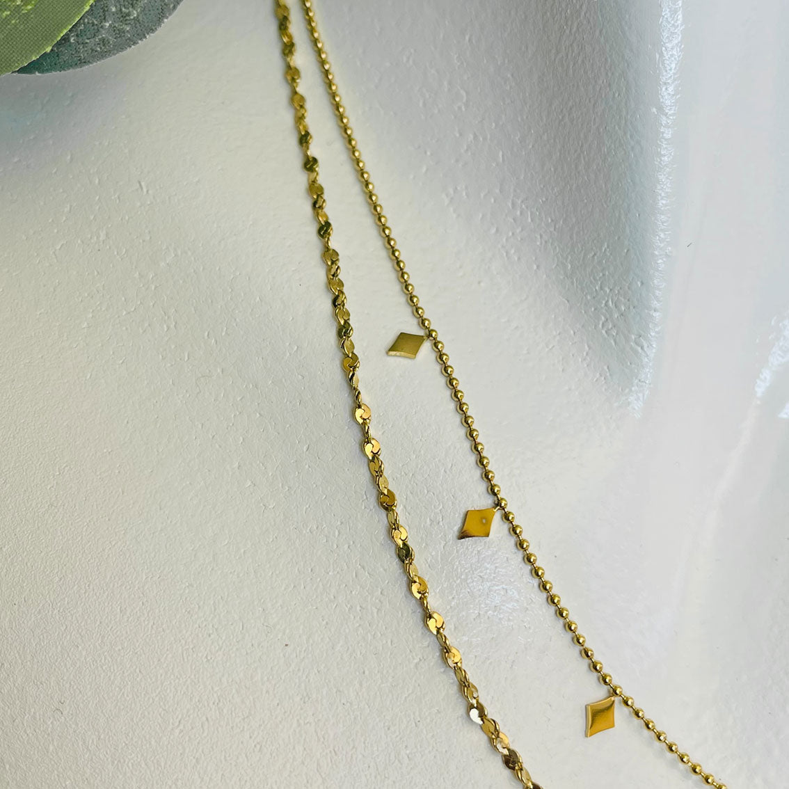Feine doppelte Halskette Gold mit Rauten und Goldperlen Emeline