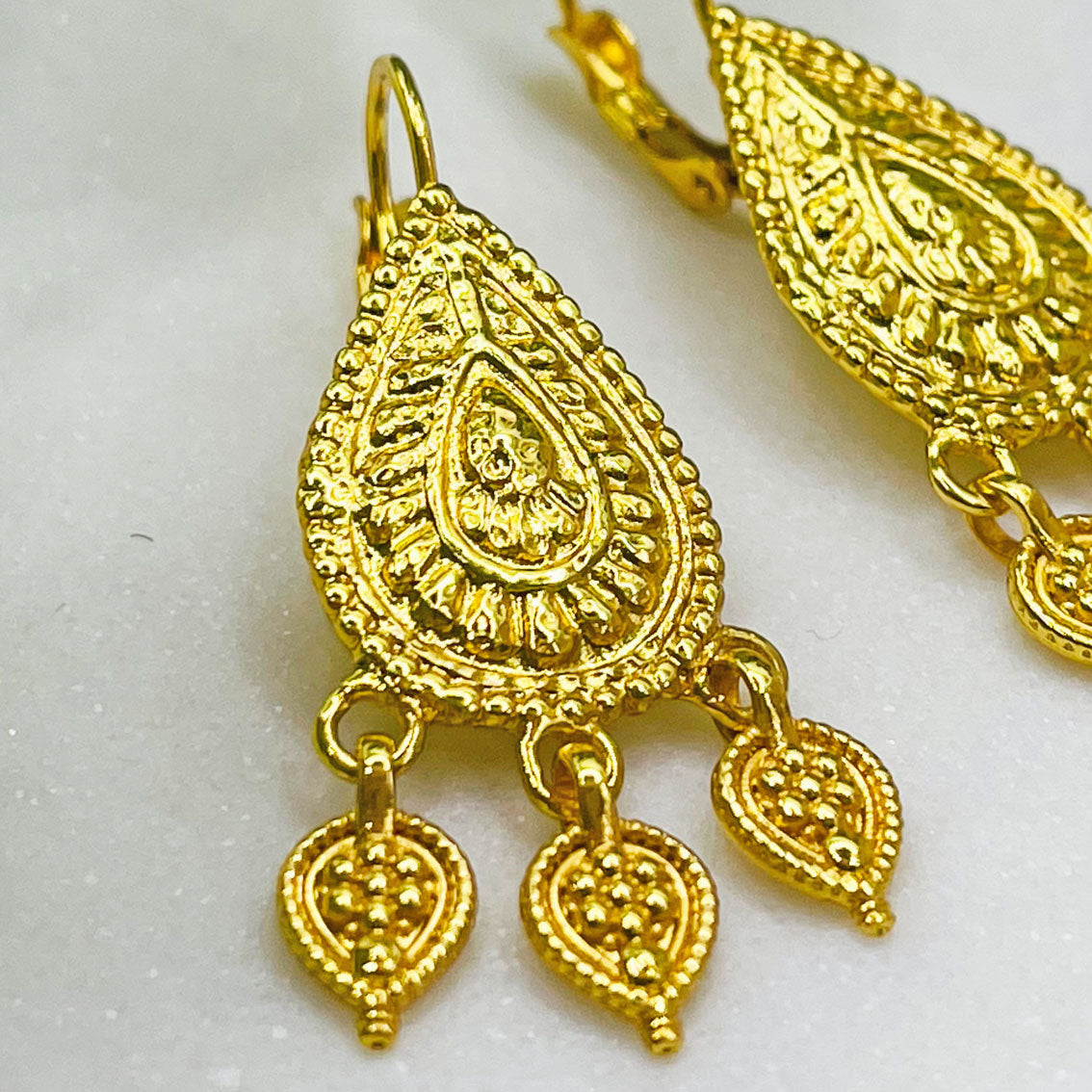 Festliche lange Gold Ohrhänger Boho Style Pink Sand Ylivane