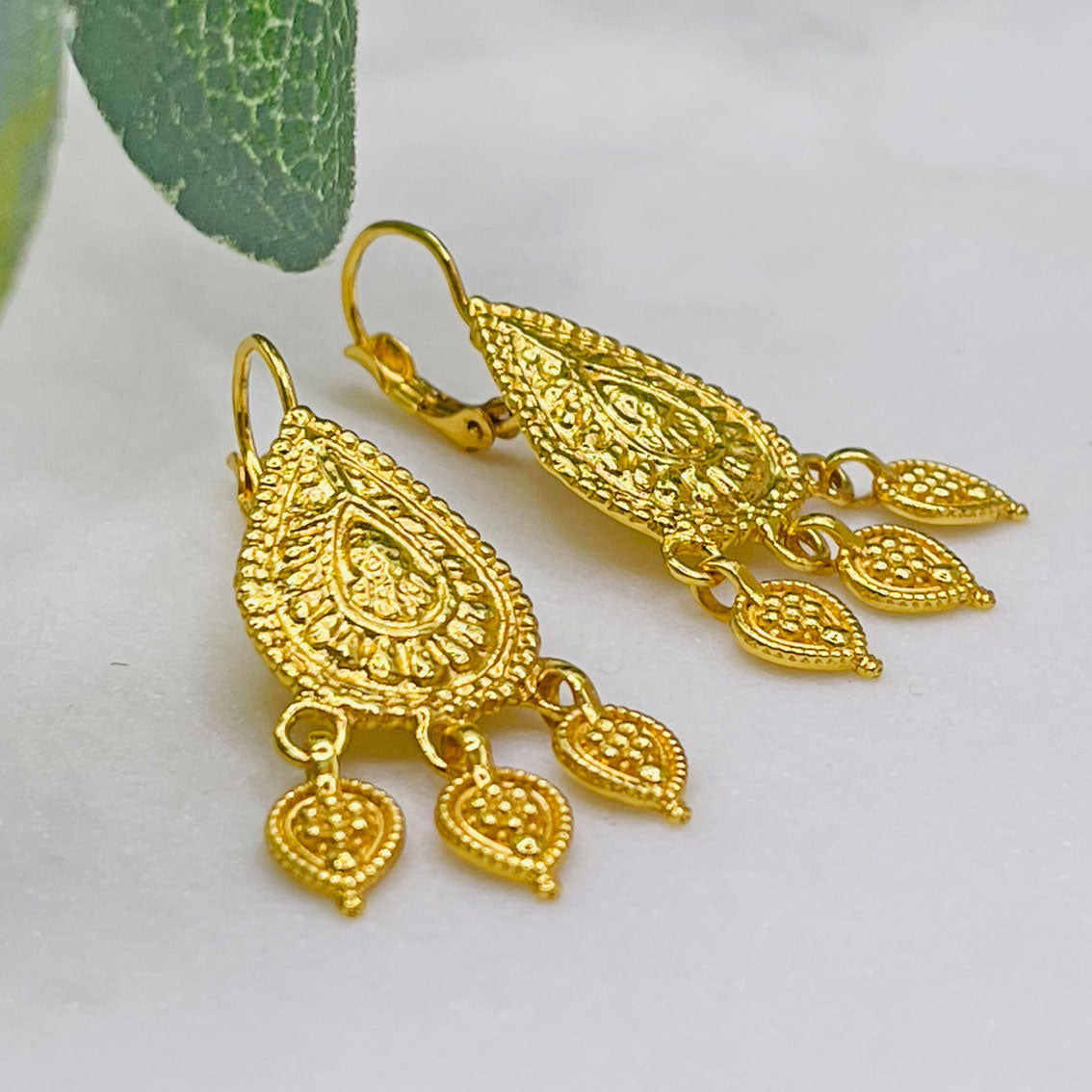 Festliche lange Gold Ohrhänger Boho Style Pink Sand Ylivane