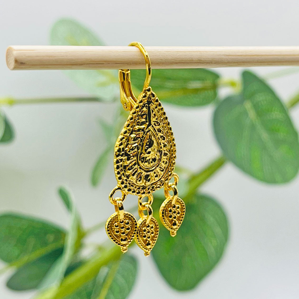 Festliche lange Gold Ohrhänger Boho Style Pink Sand Ylivane