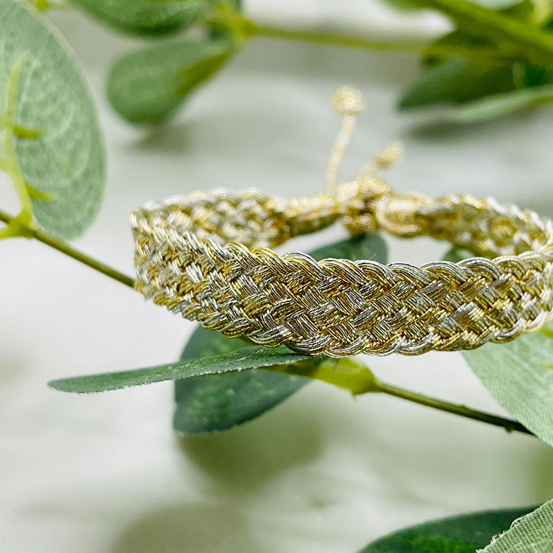 Gewobenes Maayaz-Armband in Gold - Weiss - Schilf Areay