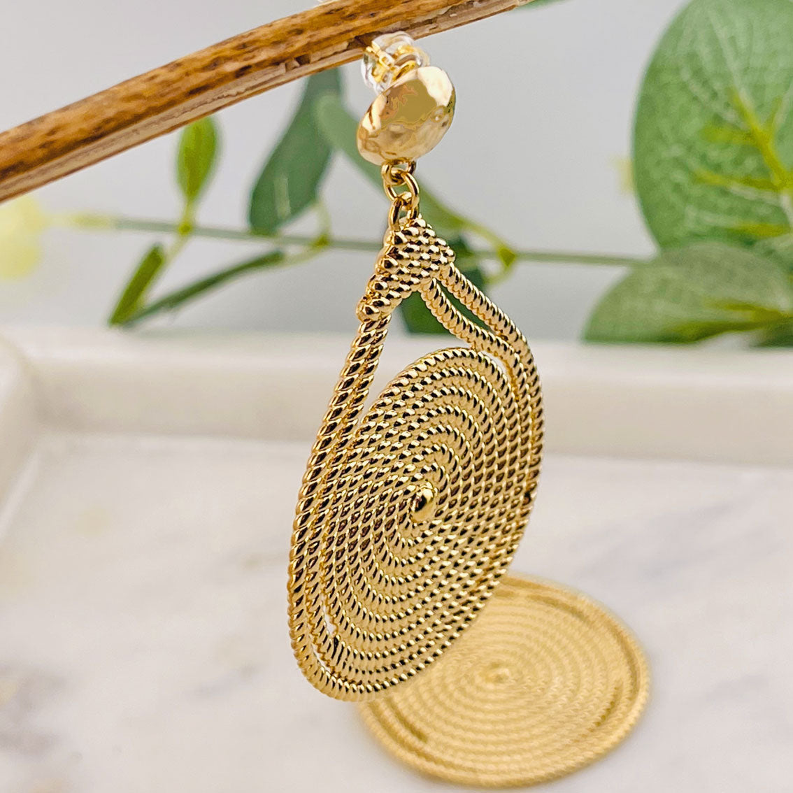 Gold Ohrstecker mit grossem Kreis-Anhänger Aritea