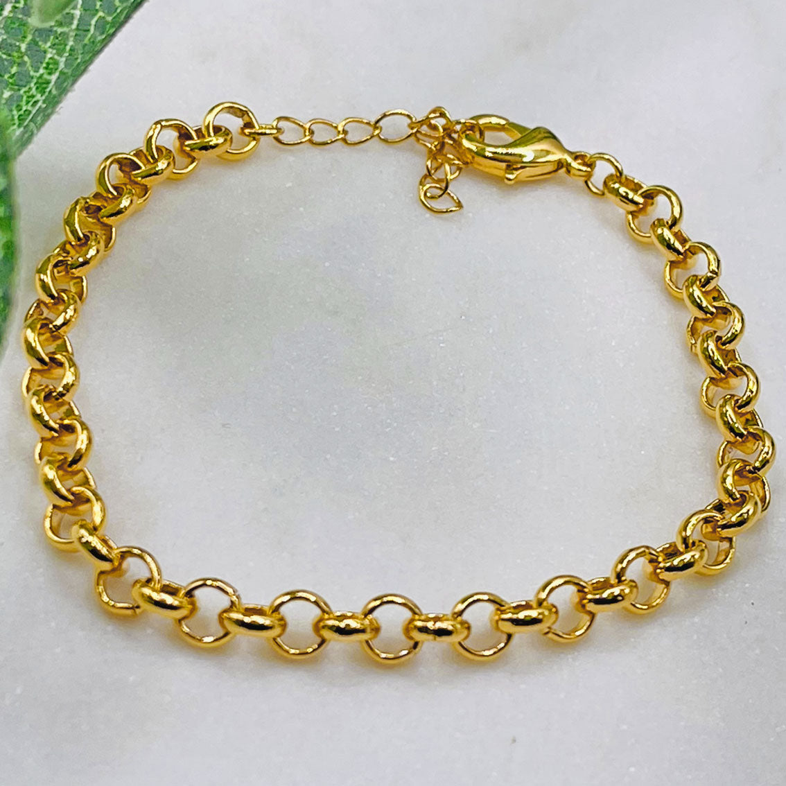 Goldene Armkette mit starkem Design Bairo Swindon