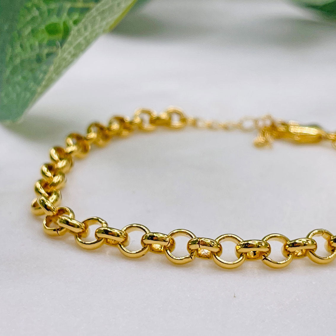 Goldene Armkette mit starkem Design Bairo Swindon