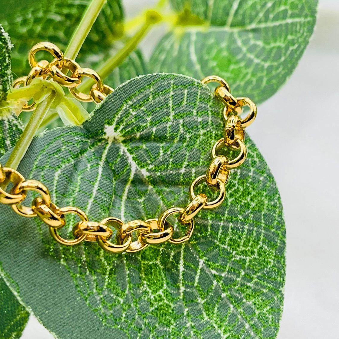 Goldene Armkette mit starkem Design Bairo Swindon