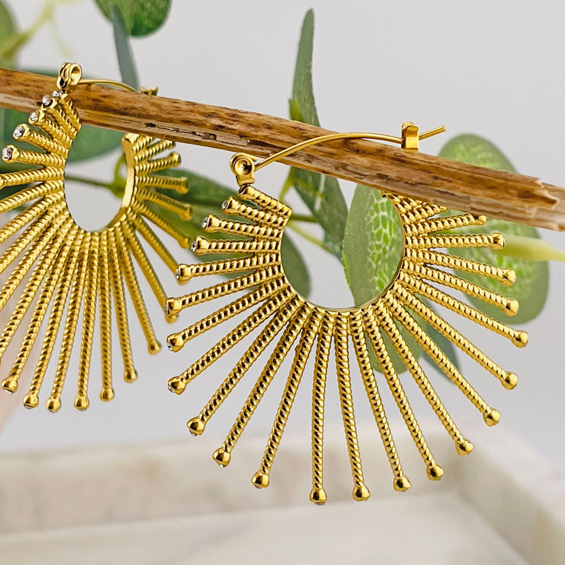 Goldene Fächer-Creolen mit weissen Zirkonia-Steinchen Eldarion