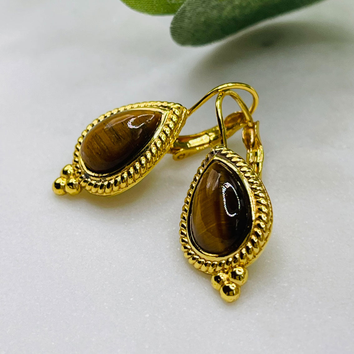 Goldene Ohrringe mit braunem Achat Boho-Vintage Pink Sand Lozere