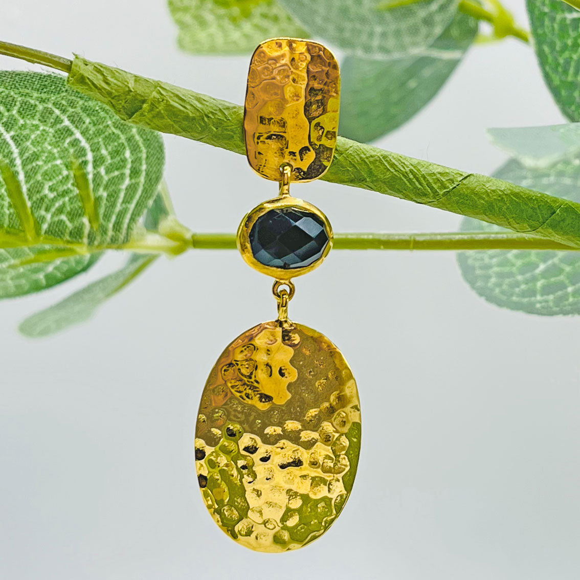 Lange Goldohrringe mit schwarzem Onyx Pink Sand Fontienne