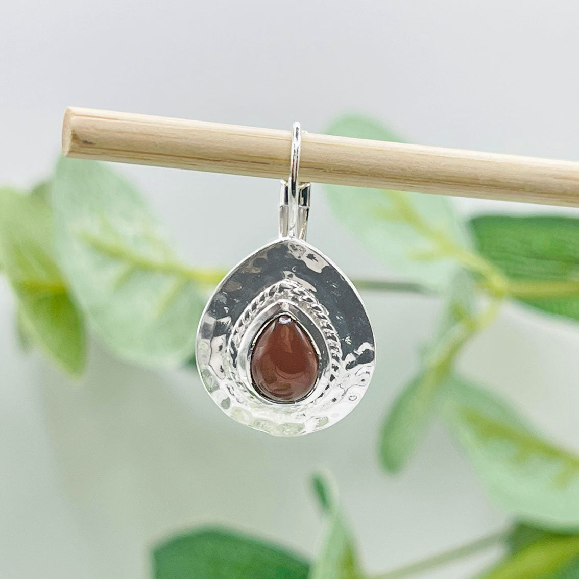 Hängende Silber-Ohrringe mit Chocolate Mondstein Pink Sand Sioré