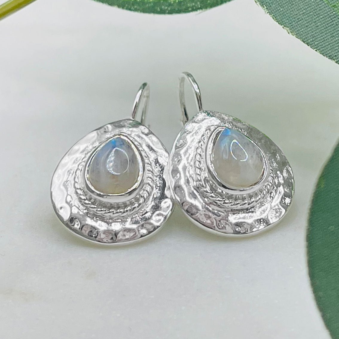 Hängende Silber-Ohrringe mit Regenbogen Mondstein Vintage Pink Sand Seraluna