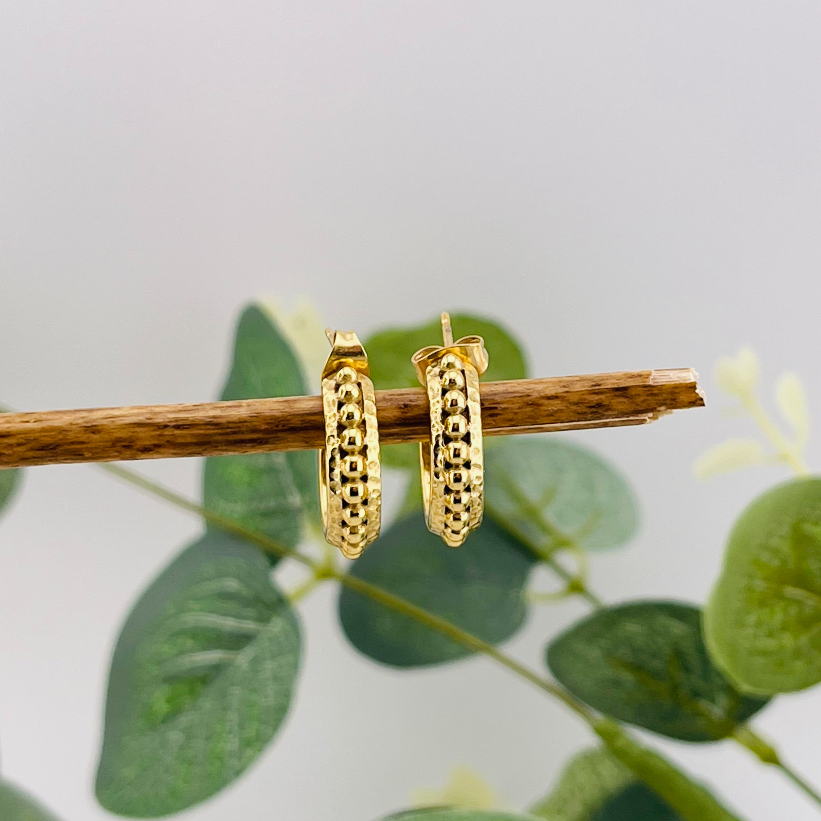 Kleine Goldcreolen-Ohrringe mit Boho-Flair Pink Sand Fiona