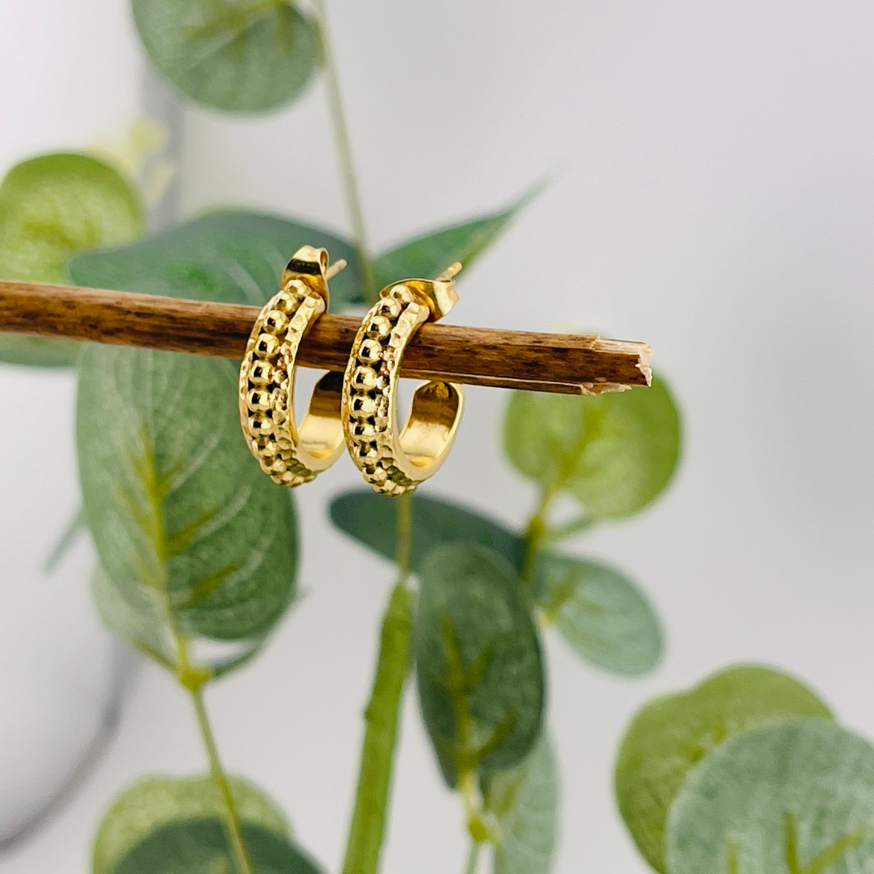 Kleine Goldcreolen-Ohrringe mit Boho-Flair Pink Sand Fiona