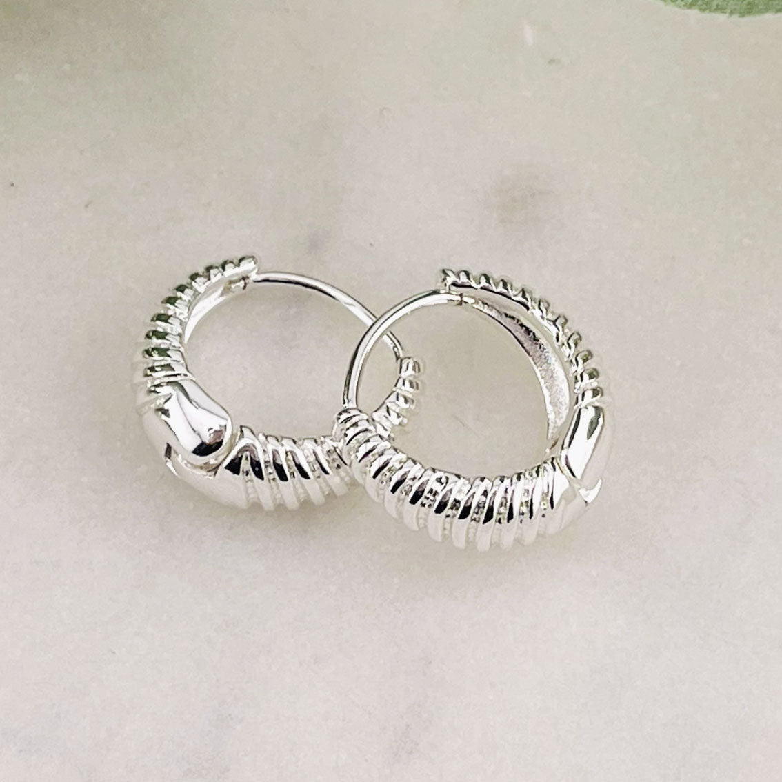 Kleine Boho-Hoop Silbercreolen Kayenta