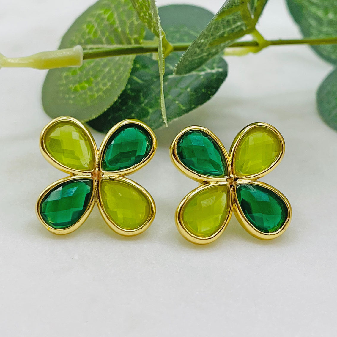 Kreative Kleeblatt-Ohrstecker mit grünem Onyx Noame