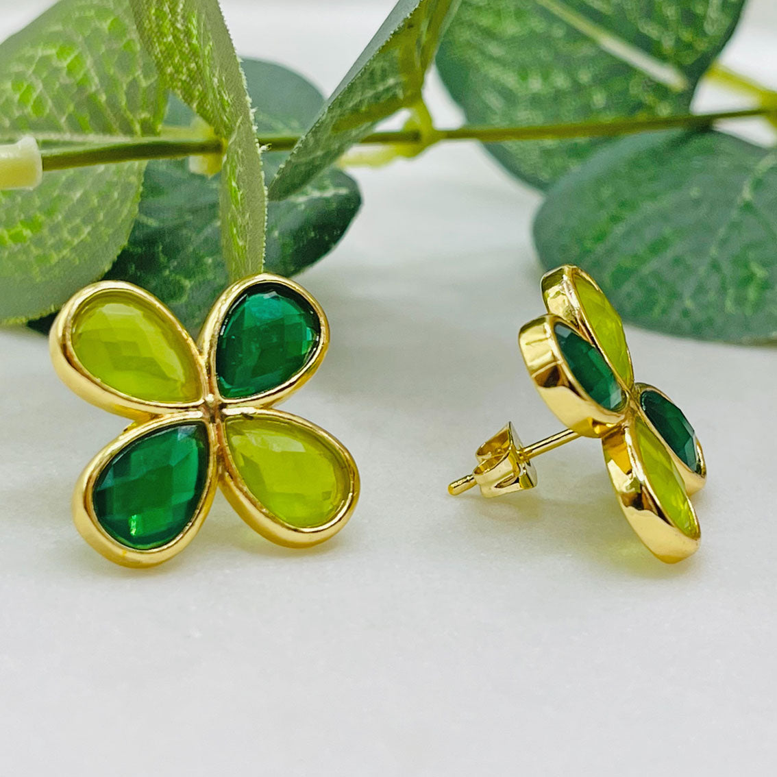 Kreative Kleeblatt-Ohrstecker mit grünem Onyx Noame