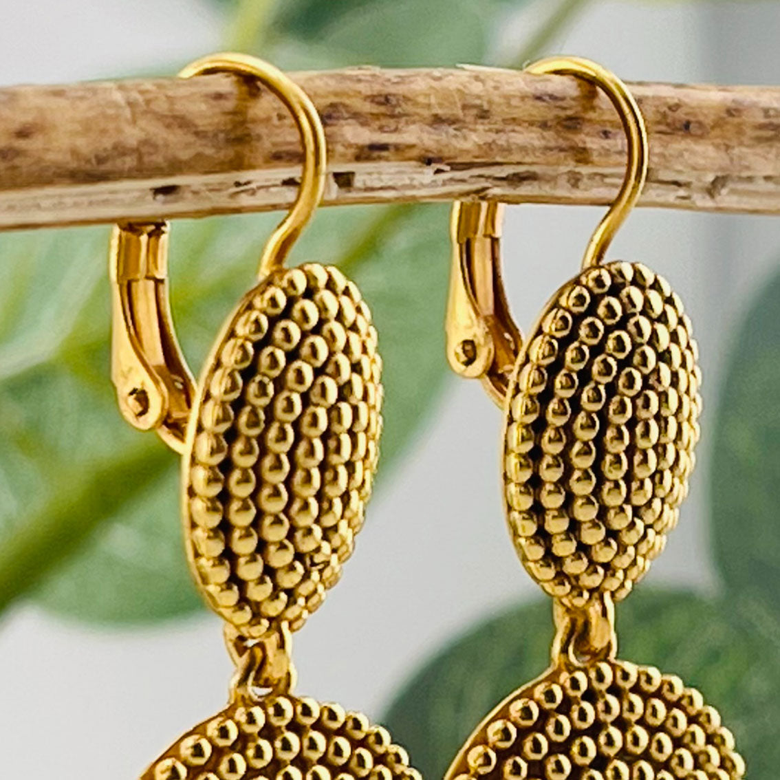 Lange goldene Ohrhänger Boho Style mit Kugeln Pink Sand Wiara