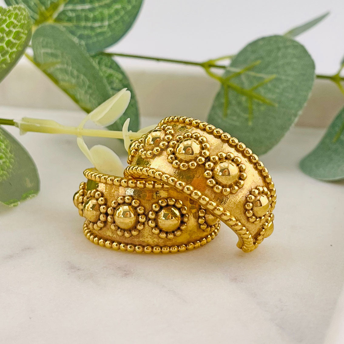 Massive Gold-Creolen Ohrringe im klassischen Boho-Style Pink Sand Qjarle