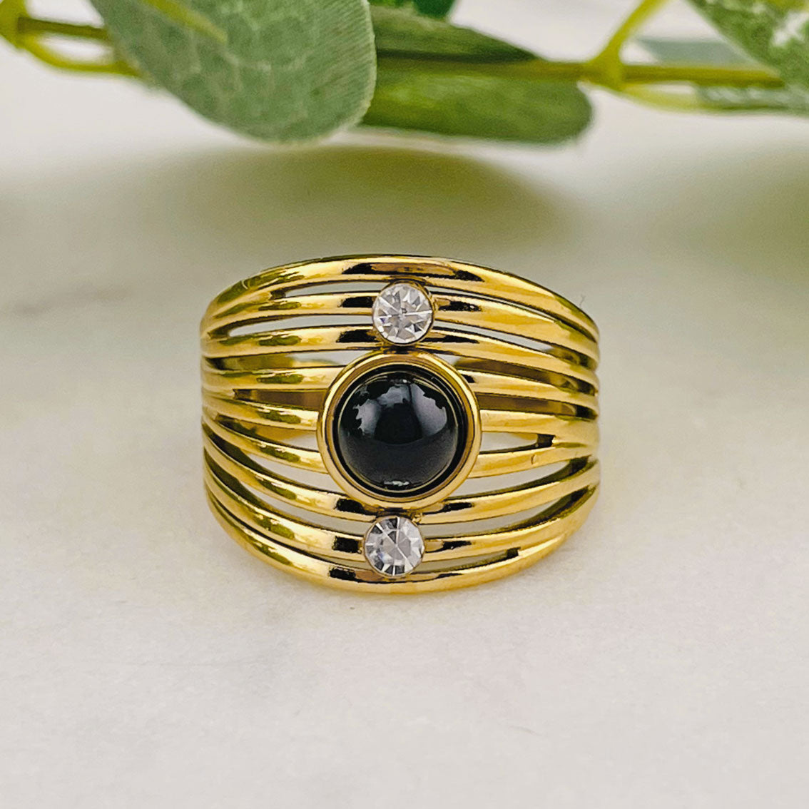 Mehrreihiger Goldring mit Strass und schwarzem Stein Invarel