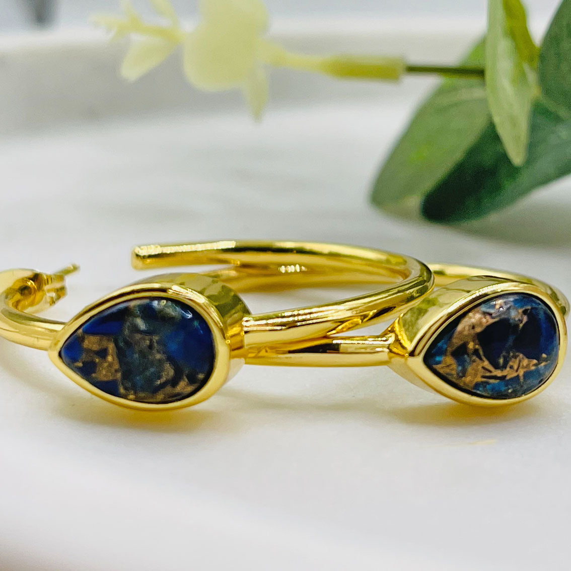 Offene Goldcreolen mit Jade Stein-Tropfen Olevir