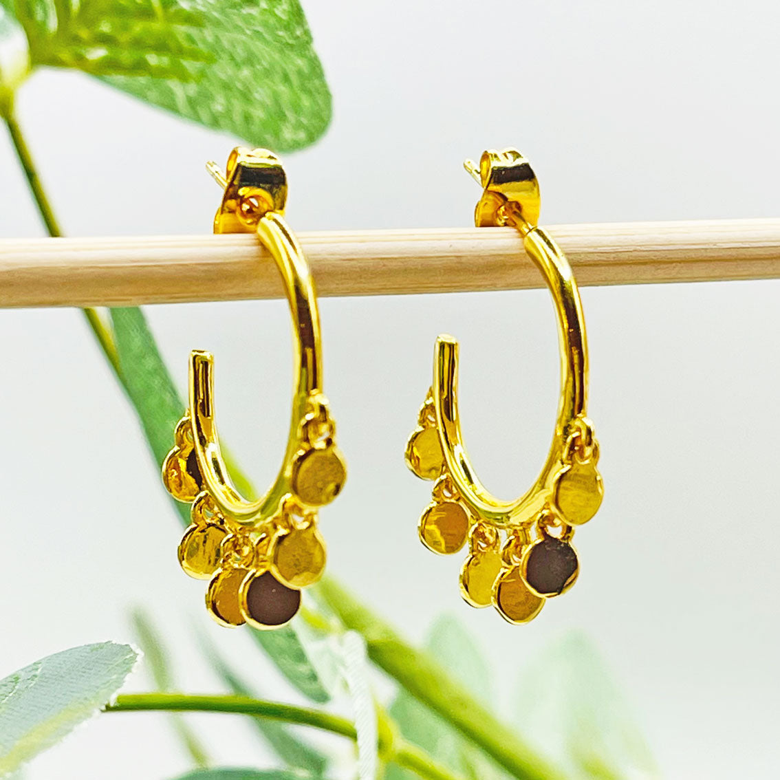 Offene Pink Sand Goldcreolen mit Anhänger-Plättchen Sunnyo