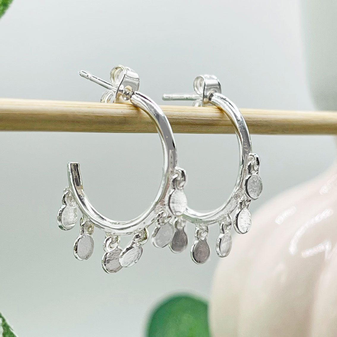 Offene Pink Sand Silbercreolen mit Anhänger-Plättchen Catham