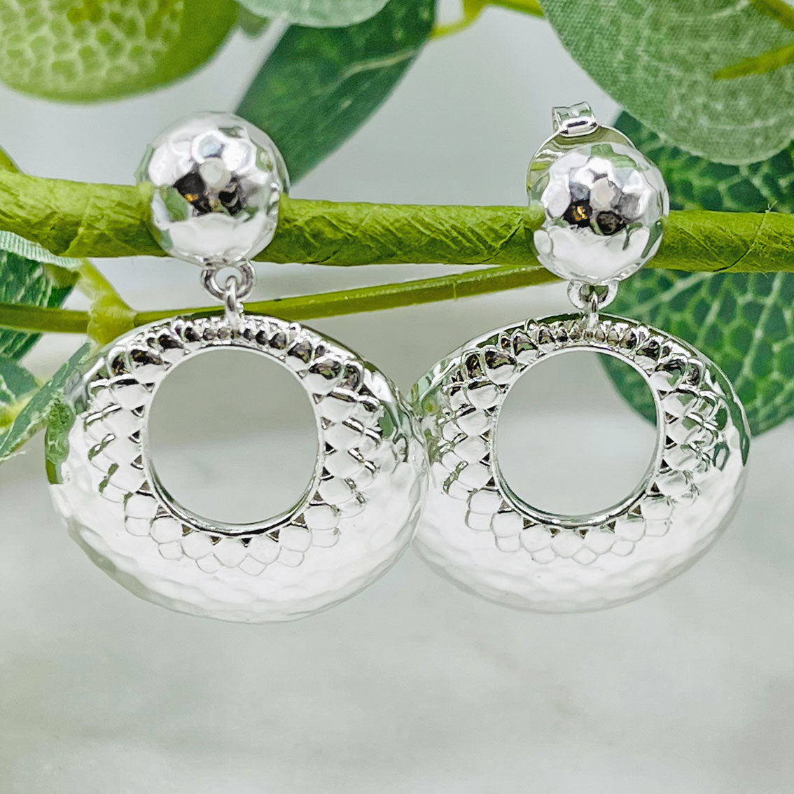 Designstarke Silberohrringe mit feiner Textur Pink Sand Jaselie