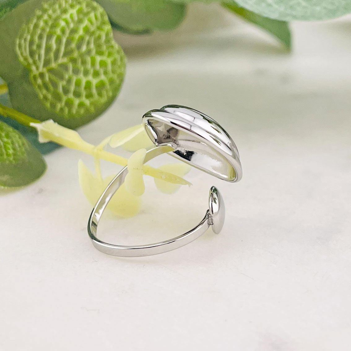 Silberner Spiralring mit Dreieck und Tropfenknopf Yarven