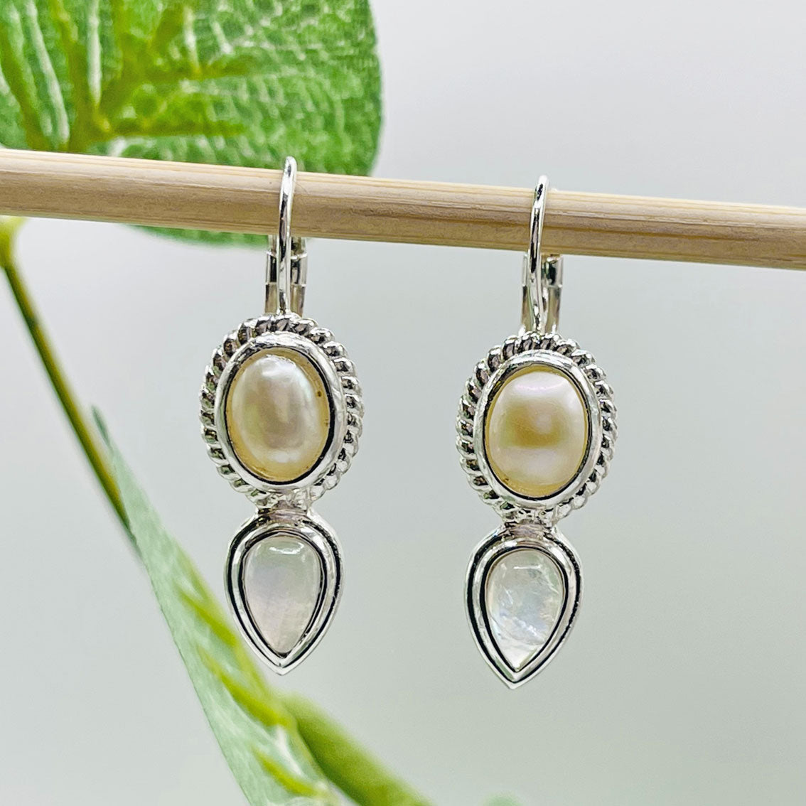 Vintage-Style Silber Ohrringe mit Perlmutt-Anhänger Pink Sand Declaire