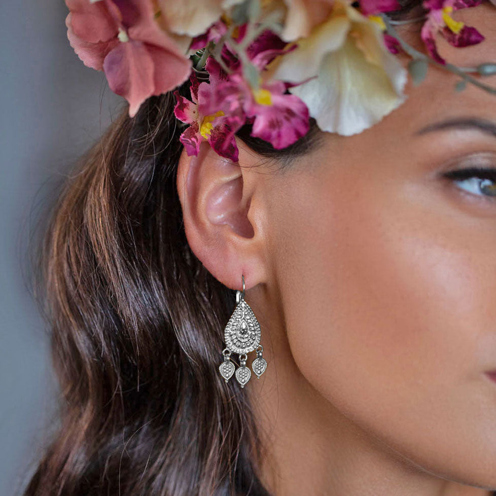 Festliche lange Silber Ohrringe Boho Style Pink Sand Olina