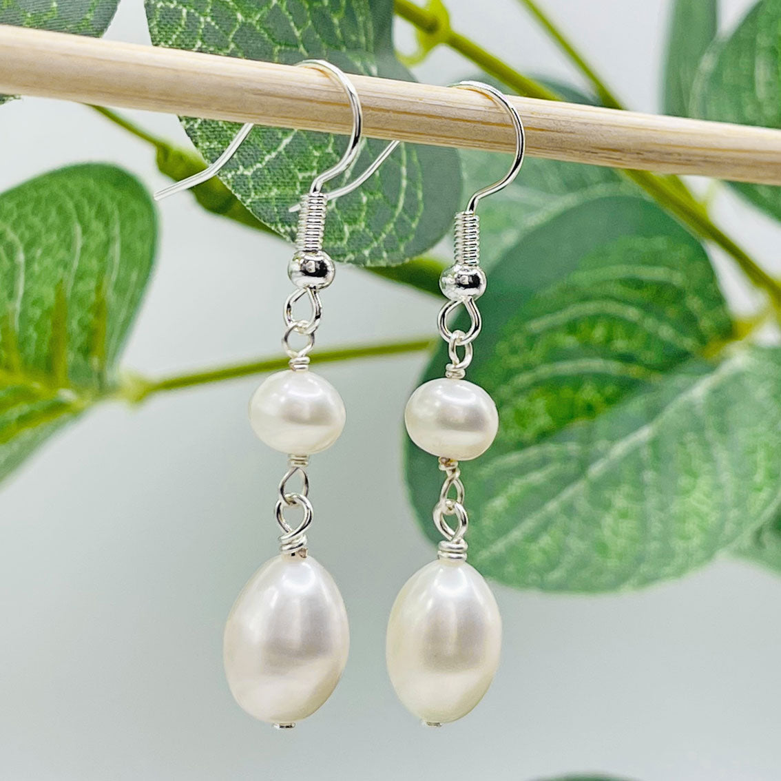 Zarte Silberohrhänger mit Süsswasserperlen-Anhänger Mesnil